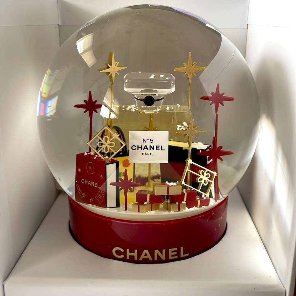 CHANEL No.5 Snow Globe